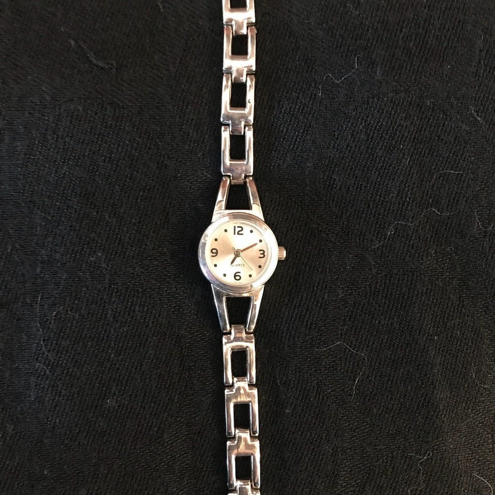 Ladies Silver Link Quartz Watch